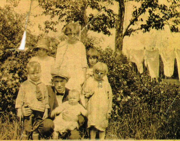 Harris Russell Hicks, his Children and a Cousin