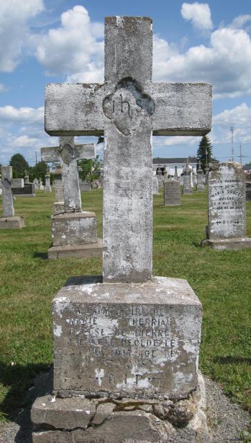 Headstone - Marie (Theriault) Vienneau