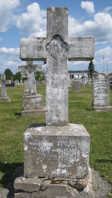 Headstone - Marie (Theriault) Vienneau