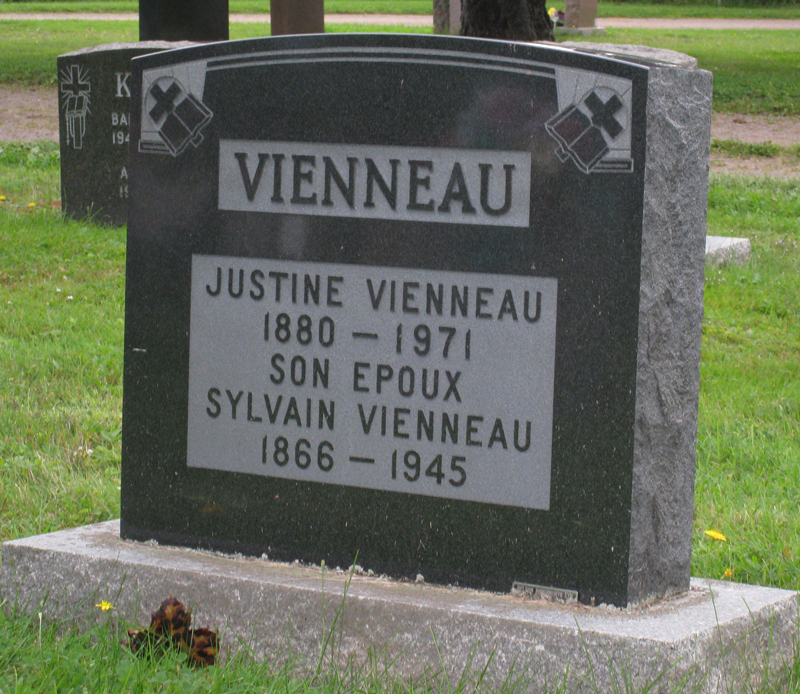 Headstone- Sylvain Vienneau & wife Justine