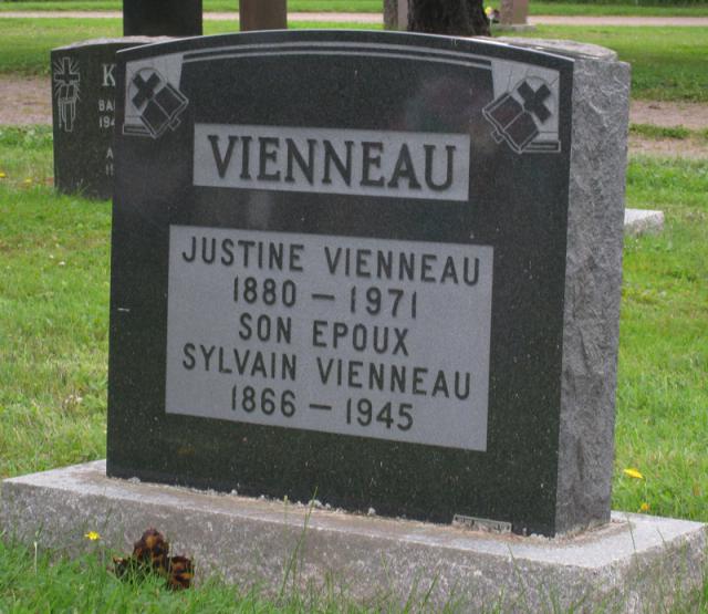 Headstone- Sylvain Vienneau & wife Justine