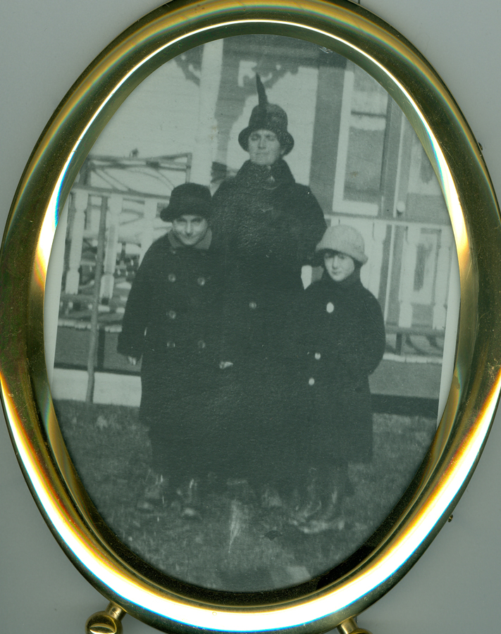 Alice (LeBlanc) Melanson with children, Art & Geraldine