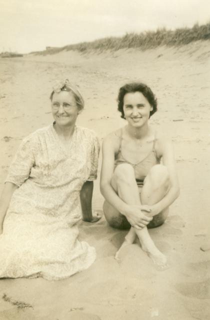 Antoinette (Cormier) Vienneau & daug Evangeline
