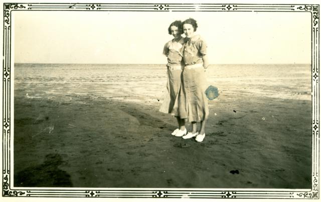 Vienneau twins - Dora and Yvonne