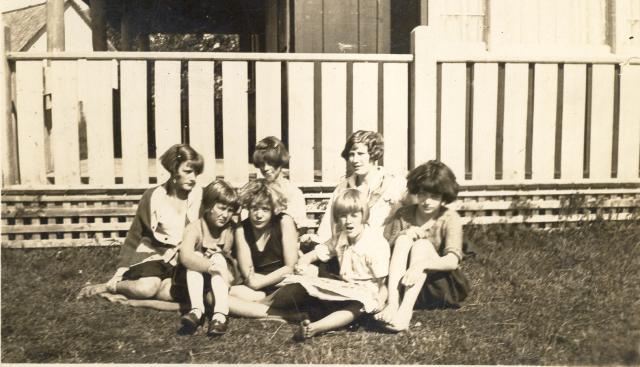 Selma, Violet, Lois and Mary Owen and Friends