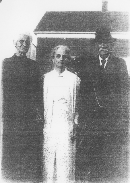 Marguerite, Sara & Jacques Vienneau