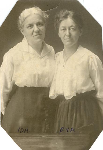 Ida (1860-1923) and Eva (1867-1939) Vienno dit Michaud